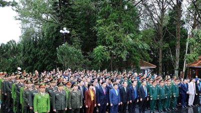 Líderes provinciales de Lam Dong visitan el cementerio de los mártires en el 80º aniversario del Día Nacional