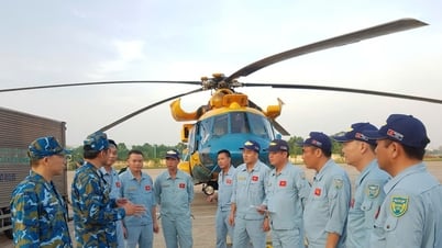 Trực thăng của Quân đội tiếp tục vận chuyển hàng hóa cứu...