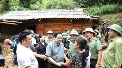 Thủ tướng Phạm Minh Chính thăm, động viên người dân xã...