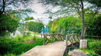 Cây cầu ngắn nhất thế giới đi vài giây sang nước khác, thay đổi cả múi giờ