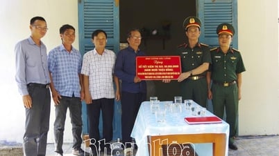 Bộ Tư lệnh Binh chủng Đặc công tặng sổ tiết kiệm cho gia đình quân nhân có hoàn cảnh khó khăn