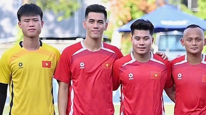 Tiến Linh ra Hà Nội đá từ thiện