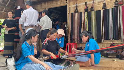 Trải nghiệm văn hóa truyền thống tại Làng Văn hóa-Du lịch các dân tộc Việt Nam