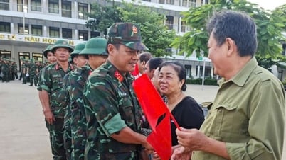 Xúc động ngày chia tay bộ đội cứu nạn ở xã Mường Xén,...