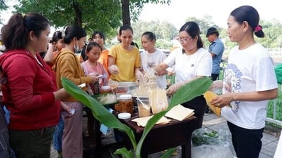 Độc đáo phiên Chợ Chai dùng rác thải nhựa thay tiền tại xã Dương Minh Châu