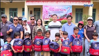 Trao tặng hơn 1.000 phần quà cho học sinh xã Đăk Tờ Kan