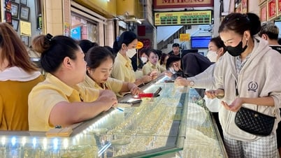 Giá vàng chiều nay 3/8/2025: Giá vàng trong nước và thế giới tăng dựng đứng, người mua lãi đậm gần 40 triệu kể từ đầu năm