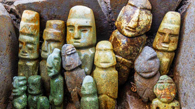 Bí ẩn rương đá Aztec giấu 15 tượng người kỳ dị và vật hiến tế