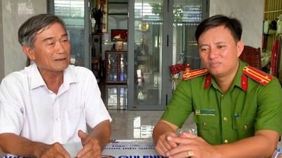 Cán bộ công an xã vì dân phục vụ