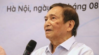 Người thầy tạo ra drama hào hứng, ‘đừng bắt học sinh uống, hãy làm các em khát’