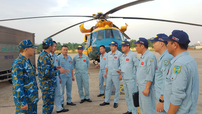 Trực thăng của Quân đội tiếp tục vận chuyển hàng hóa cứu trợ đồng bào Điện Biên