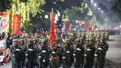 ตำรวจบน "เวที" : ทหารแสดงให้ประชาชนชมก่อนขบวนพาเหรด