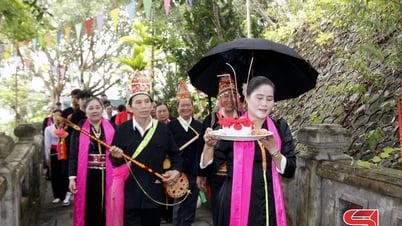 Quynh Nhai에서 백인 태국인의 "Xip Xi Tet 의식"을 기리며