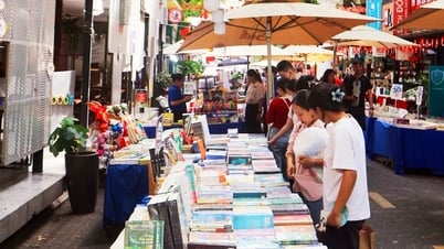 Jalan buku yang ramai menyambut liburan 2 September