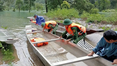 Los guardias fronterizos de Quang Tri ayudan urgentemente a la población a afrontar la tormenta número 6