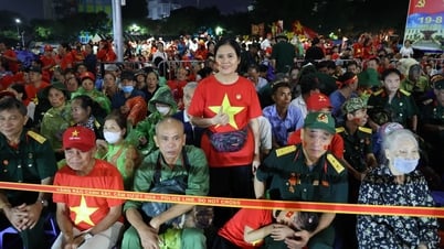 ຮ່າ​ໂນ້ຍ: ບັນ​ຍາ​ກາດ​ຟົດ​ຟື້ນ​ມ່ວນ​ຊື່ນ​ກ່ອນ​ການ​ຊ້ອມ​ຮົບ​ແຫ່​ຂະ​ບວນ​ແຫ່​ລັດ