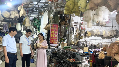 130 tiểu thương chợ Mường Lò tham gia hoạt động chợ Tết Độc lập