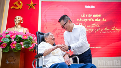 มอบ “บทเพลงของประชาชน” ให้กับ “หนังสือพิมพ์ของประชาชน” : สานต่อการเดินทางสู่การเผยแพร่คุณค่าอันเป็นอมตะ