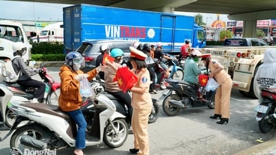 A Polícia Rodoviária de Dong Nai apoia as pessoas a viajarem com segurança durante as férias