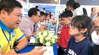 호치민 시의 한 대학에서 수십 명의 지원자가 합격과 불합격을 반복하게 만든 실수가 있었습니다.