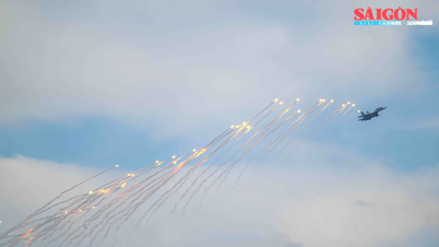 La formación de aeronaves y el equipo se trasladaron hacia la plaza Ba Dinh para un ensayo general.