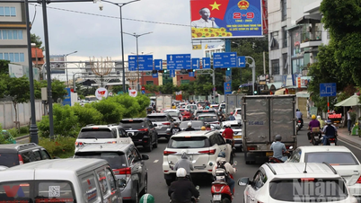 [Photo] People flock back to their hometowns after the last working day before the National Day holiday