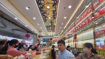Prix ​​de l'or cet après-midi 30 août 2025 : Clôture de la semaine à un record de 130 millions