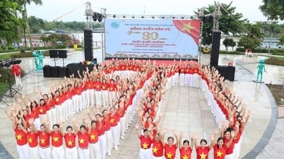 ដួង ណូយ សម្តែងសិល្បៈអបអរសាទរពិធីបុណ្យជាតិដ៏អស្ចារ្យ