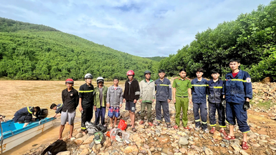 Cứu nạn thành công 5 người dân bị cô lập gần 2 ngày do mưa lũ