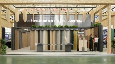 An Cuong Wood 부스가 National Achievements Exhibition에서 깊은 인상을 남겼습니다.