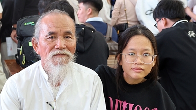 Cô học trò khuyết tật nhận học bổng toàn phần của Đại học Duy Tân