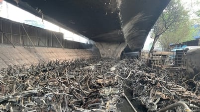 Hanói: Incêndio em estacionamento deixa dezenas de veículos queimados