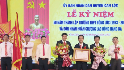 ຈຸດ​ສະ​ແດງ​ໃຫ້​ເຫັນ​ການ​ເຄື່ອນ​ໄຫວ​ຮັກ​ຊາດ​ຢູ່​ໂຮງ​ຮຽນ​ຢູ່​ເຂດ​ດິນ​ແດນ​ປະ​ຫວັດ​ສາດ ດົງ​ລົກ