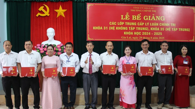 Gia Lai Provincial Political School closes 2 Intermediate Political Theory classes