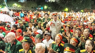 ผู้คนต่างอดหลับอดนอนเพื่อรอชมการซ้อมขบวนพาเหรด A80