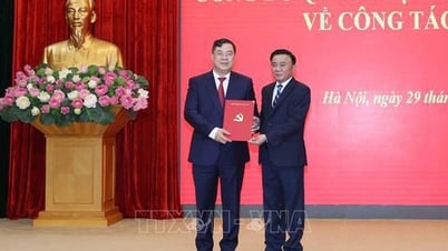 สหาย ฝ่าม เจีย ตุก ดำรงตำแหน่งหัวหน้าสำนักงานใหญ่พรรค