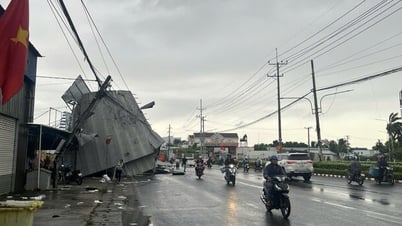 Tempestades destroem uma casa na comuna de Binh An