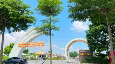 Phường Việt Hưng lắp 2 màn hình lớn phục vụ người dân xem diễu binh