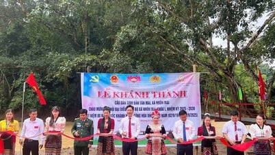 ពិធីសម្ពោធស្ពានព្យួរ Tan Mai ឃុំ Nhon Mai ខេត្ត Nghe An