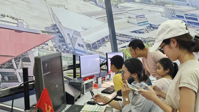 Trải nghiệm điều hành máy bay gây ấn tượng tại Triển lãm Thành tựu đất nước