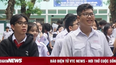24 sekolah negeri di Kota Ho Chi Minh diizinkan memungut biaya pada tahun ajaran baru