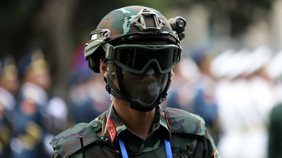 Pasukan bertopeng melindungi blok militer asing di A80