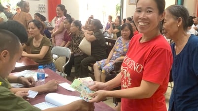 Komune Dan Hoa: Memastikan hadiah Hari Nasional pada tanggal 2 September segera sampai ke masyarakat