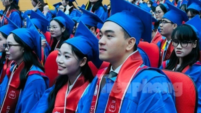 ハノイ医科大学で珍しいダブル卒業生代表