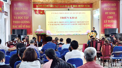 Die Menschen in den Gemeinden Xuan Quang und Bao Yen freuten sich über die Geschenke anlässlich des 80. Jahrestages der Augustrevolution und des Nationalfeiertags am 2. September.
