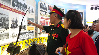 Cựu chiến binh Thành cổ Quảng Trị bật khóc khi thăm không gian triển lãm Quảng Trị