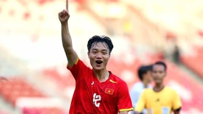 ミッドフィールダーのスアン・バク選手が、U23ベトナム代表としてプレーするために故郷のフートに戻ったときのことを語る。