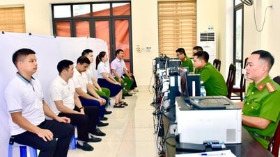 Polisi Provinsi Tuyen Quang menerima dan menangani prosedur administrasi selama libur Hari Nasional 2 September