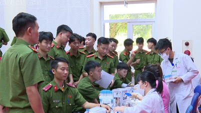 Over 60 cadres, union members and youth of Detention Camp No. 1, Provincial Police participated in donating blood to save lives