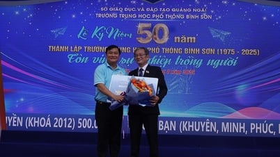 ビンソン高校の感動的な50周年記念